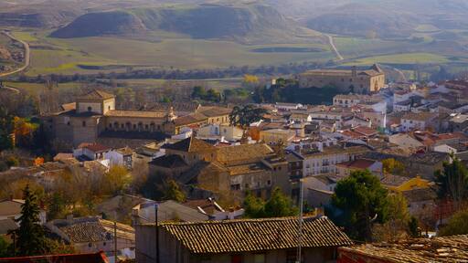 Huete es un municipio y localidad española de la provincia de Cuenca, en la comunidad autónoma de Castilla-La Mancha. Tiene el título de ciudad y cuenta con una población de 1708 habitantes.