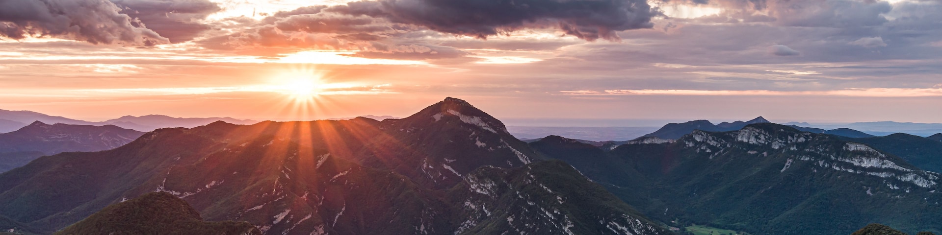 Cordillera con un atardecer.