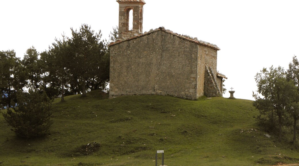 Santuari de la Mare de Dรฉu de Puig-aguilar, al terme de la Corriu (municipi de Guixers, comarca del Solsonรจs).