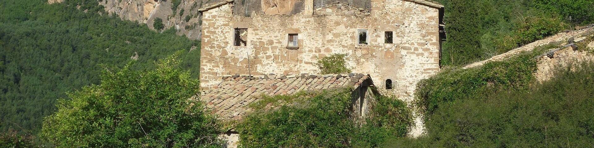Torre de la Corriu (Guixers): sota els cingles de l'Espluga
