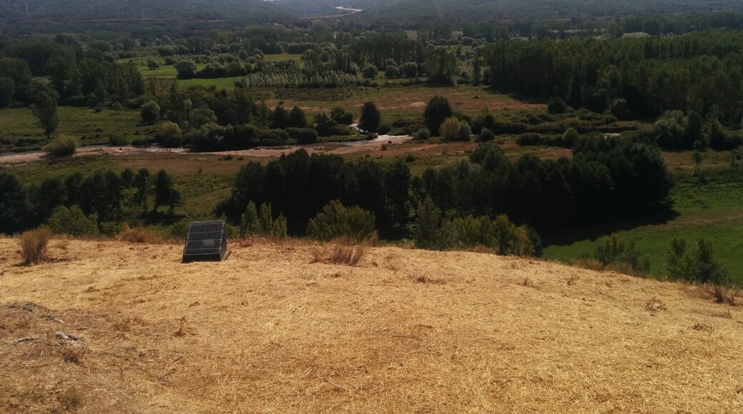 Ribera del río Luna a su paso por Santa María de Ordás, León, España.