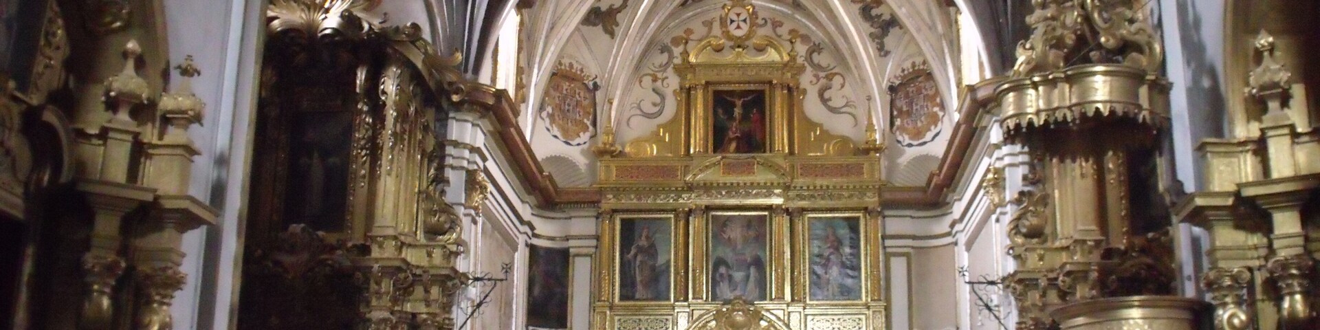 Detalles del interior de la Iglesia del Monasterio usado como hospital militar Altar mayor.