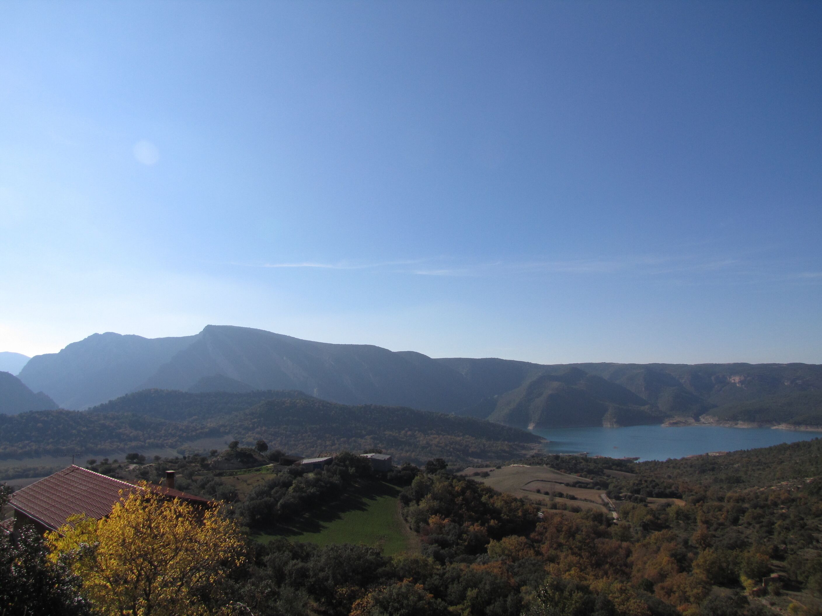 Corça. Ager. Vista del embalse