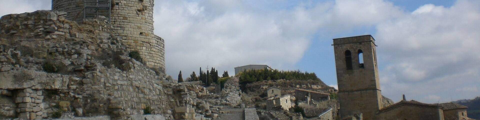 Torre del castell de Guimerà i Santa Maria de Guimerà (març 2011)