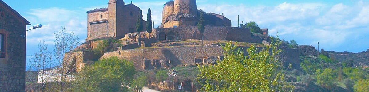 Vista de Lloberola amb l'església i el castell