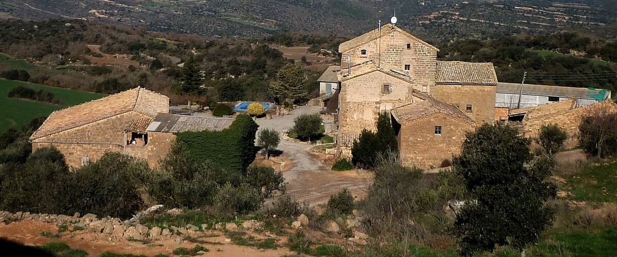 Mas de la Melgosa (Biosca): dominant la vall de la Riera de Sanaรผja