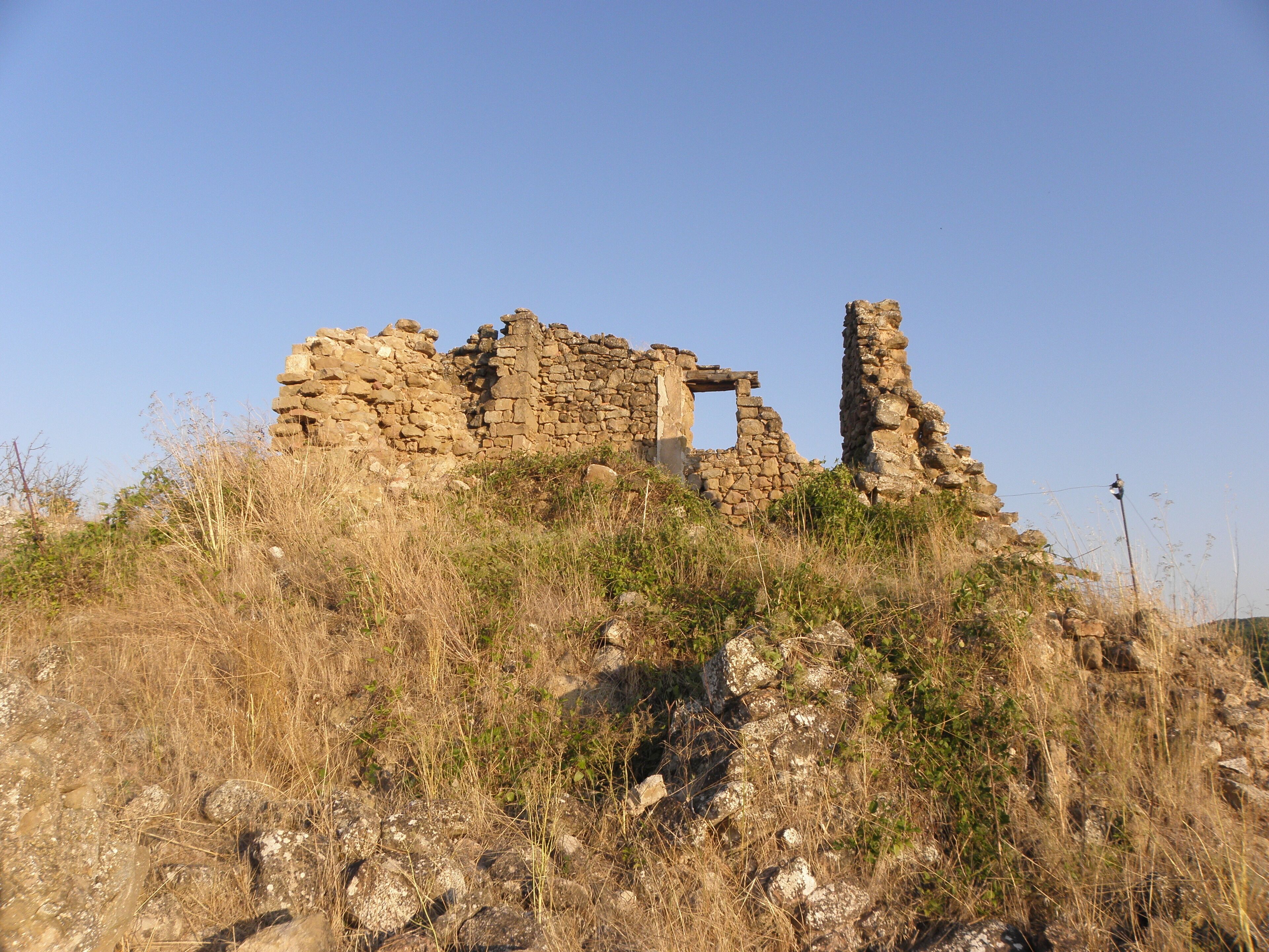 Les runes del castell de Madrona