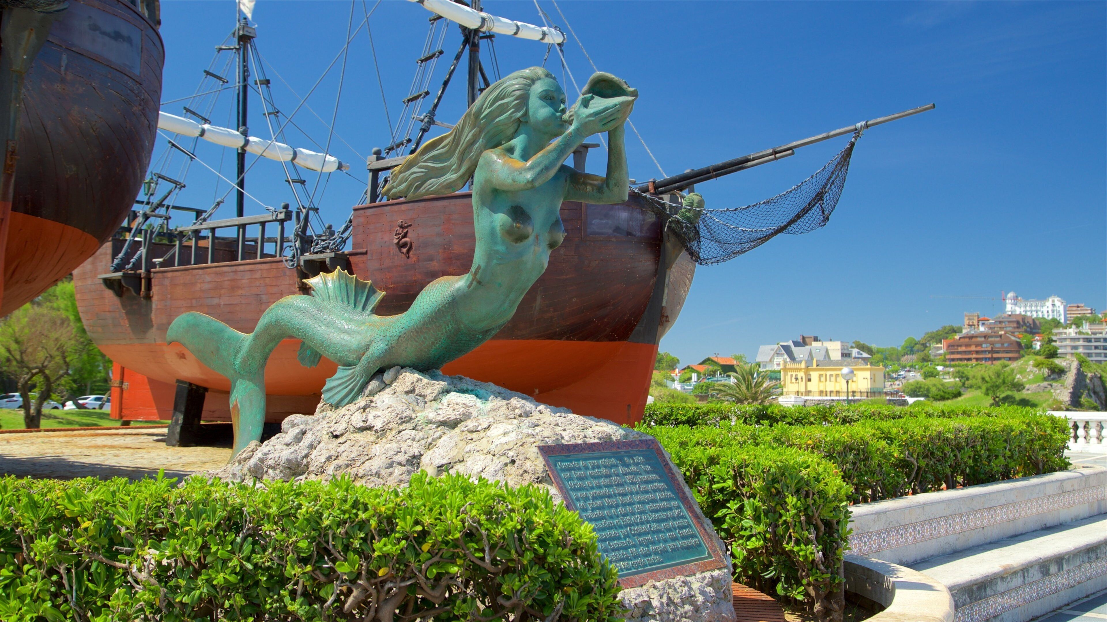 Península de La Magdalena qui includes art en plein air, statue ou sculpture et patrimoine historique