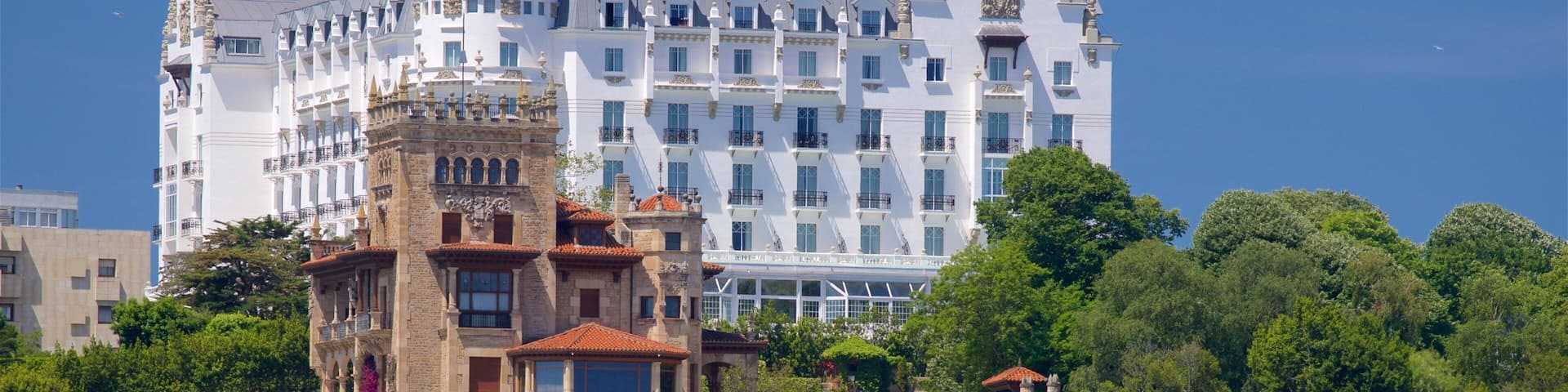 Playa de los Peligros ofreciendo arquitectura patrimonial