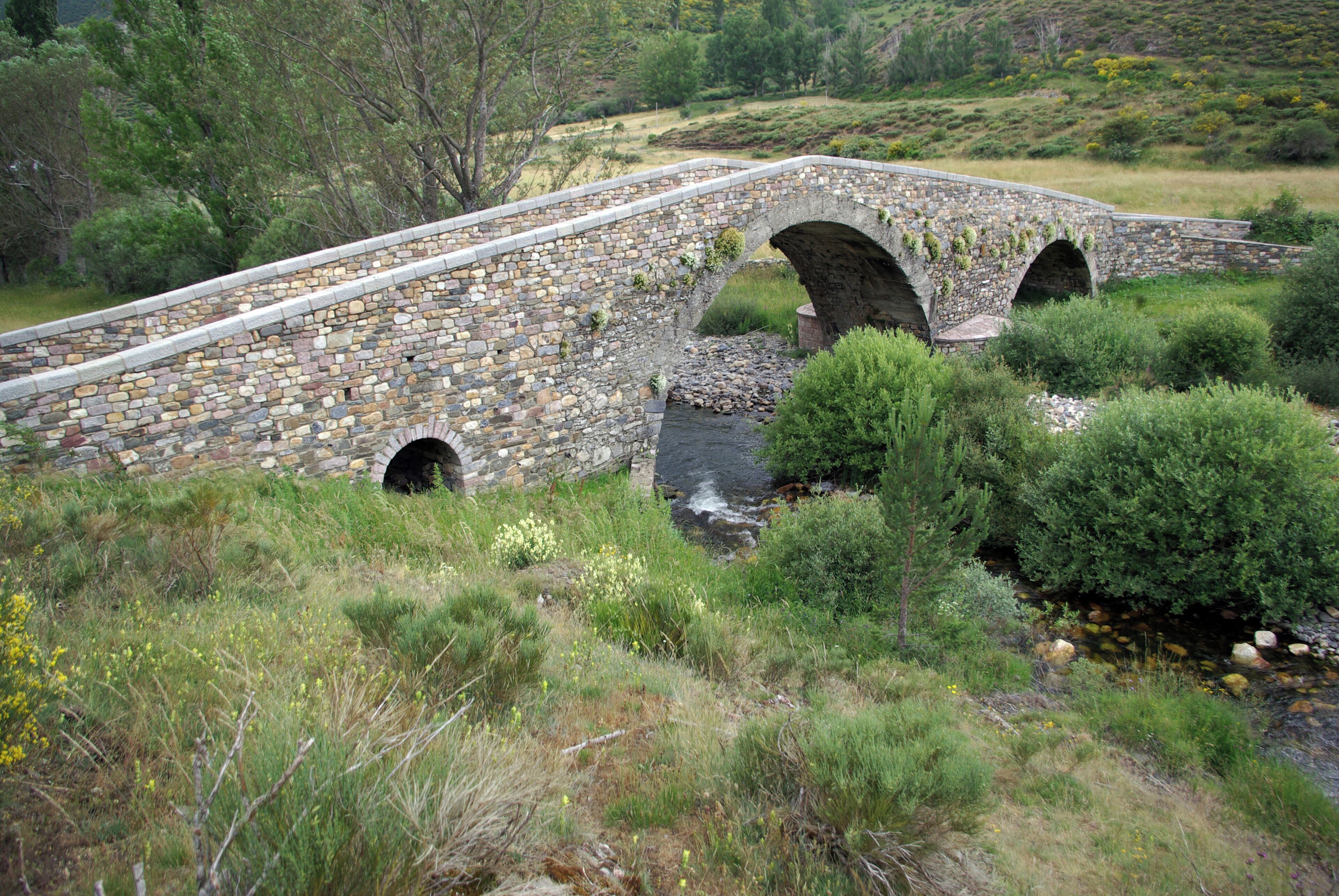 Medieval bridge over river Curueño. (Valdelugueros, León, Spain).