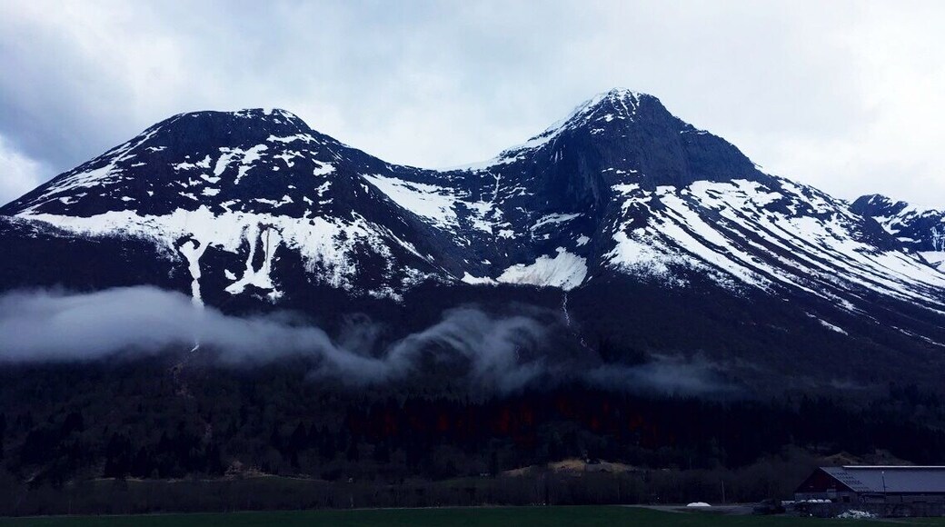 Beautiful Sæbø🌸 hjørundfjord camping
#nature #outdoor #camping