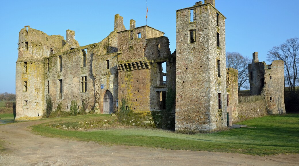 This building is indexed in the Base Mérimée, a database of architectural heritage maintained by the French Ministry of Culture, under the reference PA00109521 .