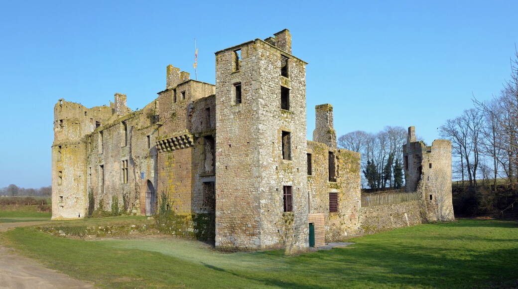 This building is indexed in the Base Mérimée, a database of architectural heritage maintained by the French Ministry of Culture, under the reference PA00109521 .