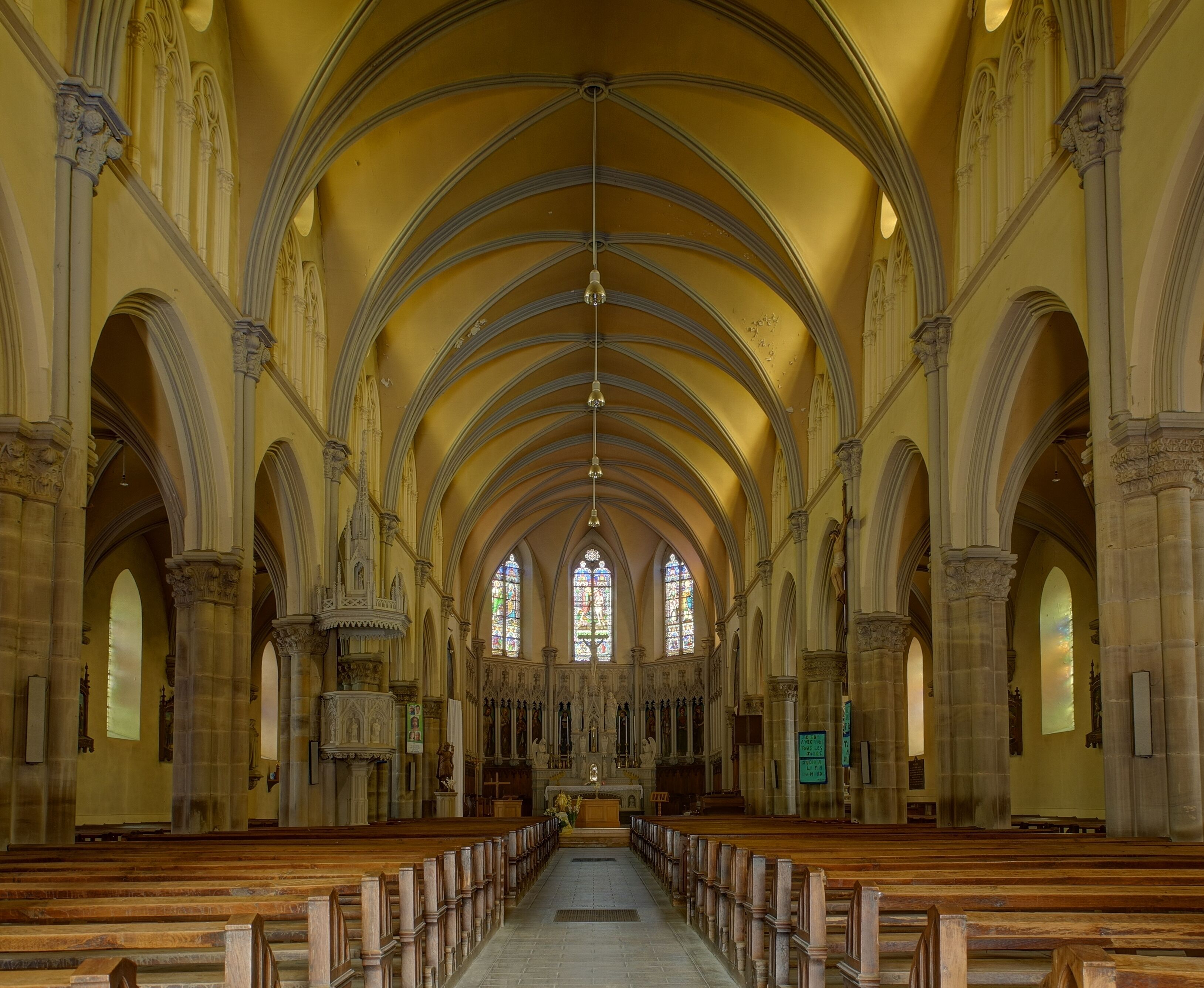 This file was uploaded with Commonist. Église Saint-Jean-Baptiste de Giromagny : intérieur (HDR).