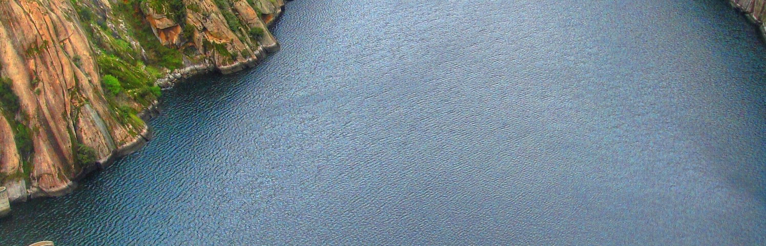 The Aldeadávila Dam, between Spain and Portugal. Watermark has been removed using the GIMP resynthesizer plugin (smart remove).