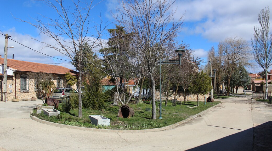 Plaza de la Constitución en Morille, situada al lado del Museo Jaime San Román de la Industria y el Comercio