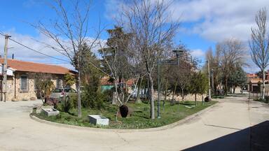 Plaza de la Constitución en Morille, situada al lado del Museo Jaime San Román de la Industria y el Comercio