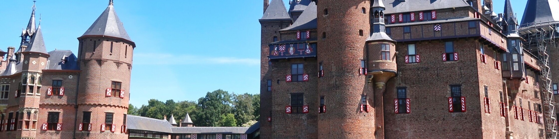 Beautiful castle with beautiful park. About 30 minutes from Utrecht, Netherlands.
#nederland #netherlands #castledehaar #castle #utrecht