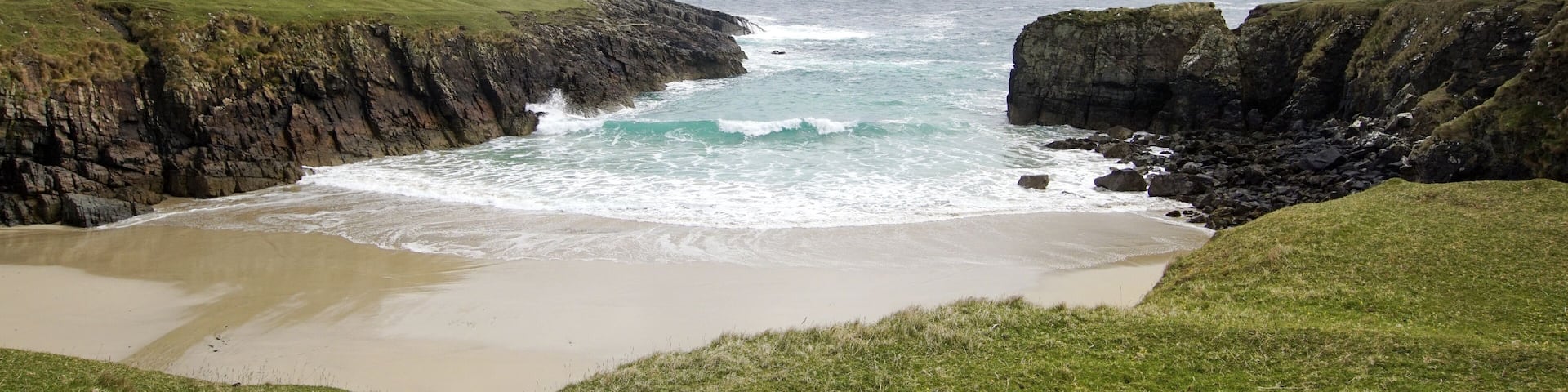 Port Stoth Bucht mit Brandung in der Nähe des Butt of Lewis auf der Insel Lewis and Harris