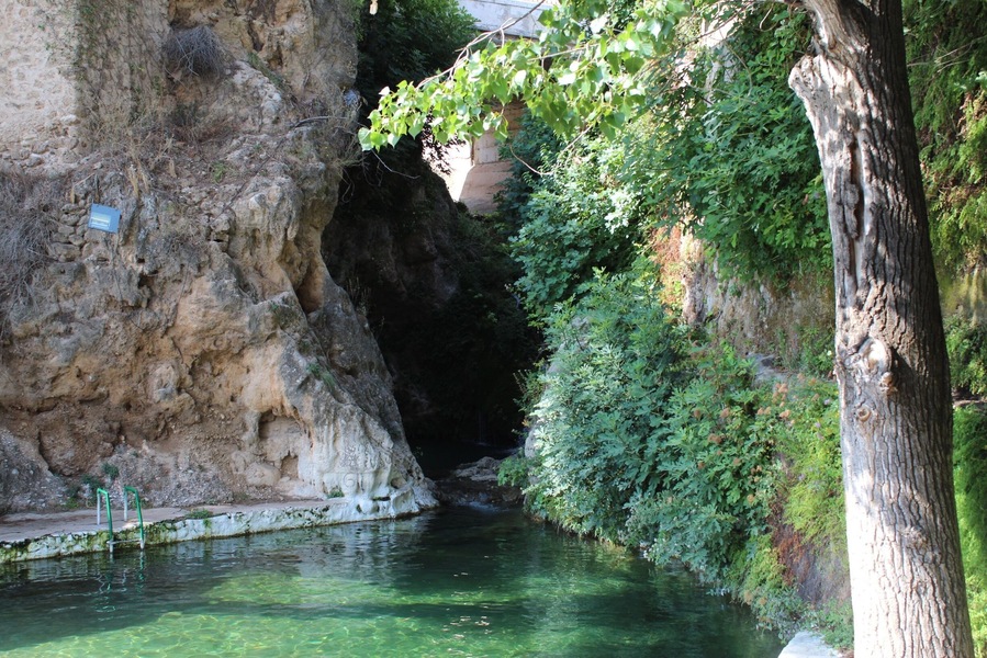A swimming pool created by nature right in the middle of the city