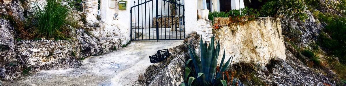 LETUR..... esta situado a unos 720 m. sobre el nivel del mar, con una superficie de 262,42 Km2
es un municipio español situado al sureste de la península ibérica, en la provincia de Albacete > Del 14 al 20 de agosto se celebran la Fiestas Patronales en honor a la Virgen de la Asunción
El agua siempre presente en Letur, para regar, beber, lavar y refrescarse.
#verano2018 #letur #albacete #cuevaguerrero