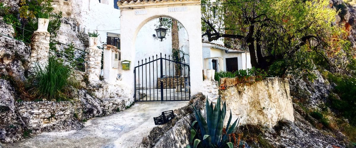 LETUR..... esta situado a unos 720 m. sobre el nivel del mar, con una superficie de 262,42 Km2
es un municipio español situado al sureste de la península ibérica, en la provincia de Albacete > Del 14 al 20 de agosto se celebran la Fiestas Patronales en honor a la Virgen de la Asunción
El agua siempre presente en Letur, para regar, beber, lavar y refrescarse.
#verano2018 #letur #albacete #cuevaguerrero