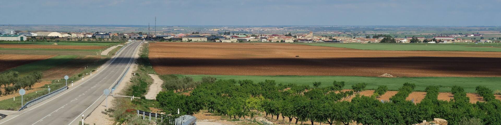Casas de Juan Nuñez, desde CM-3209