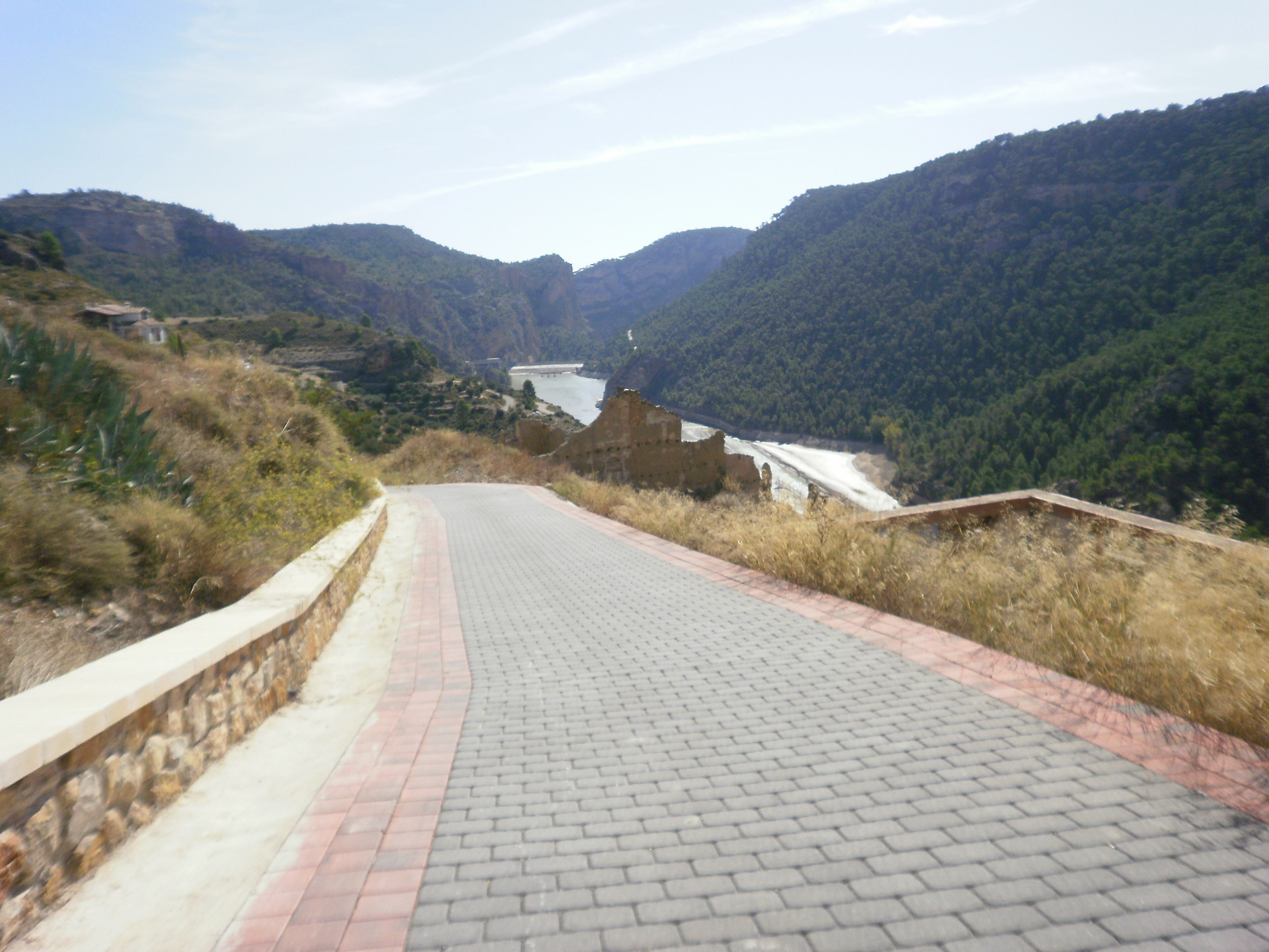 Paseo peatonal hacia la presa del Molinar