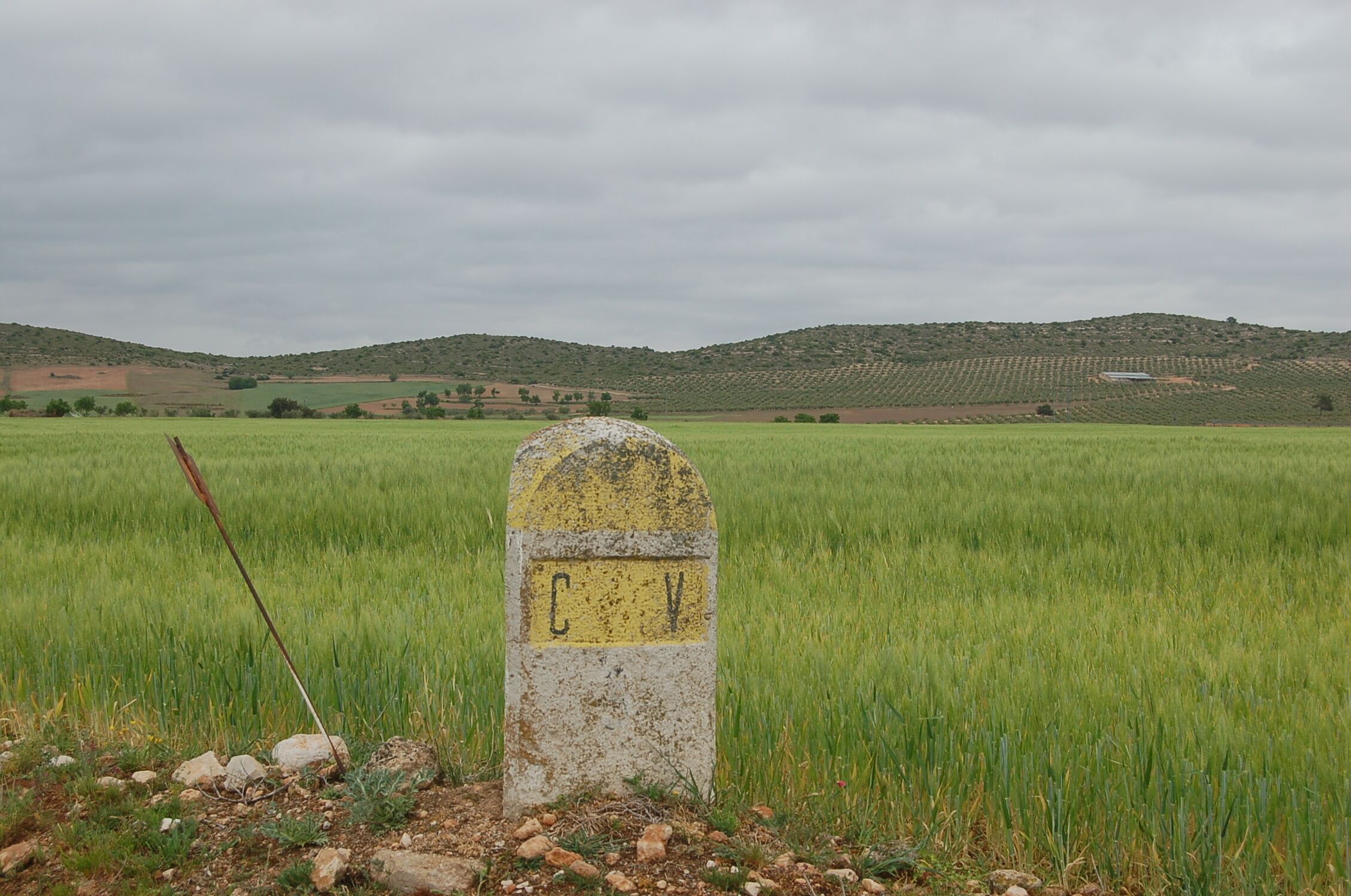Hito kilométrico 3 carretera AB-214 (antigua B-17) entre CM-332 y Villavaliente
