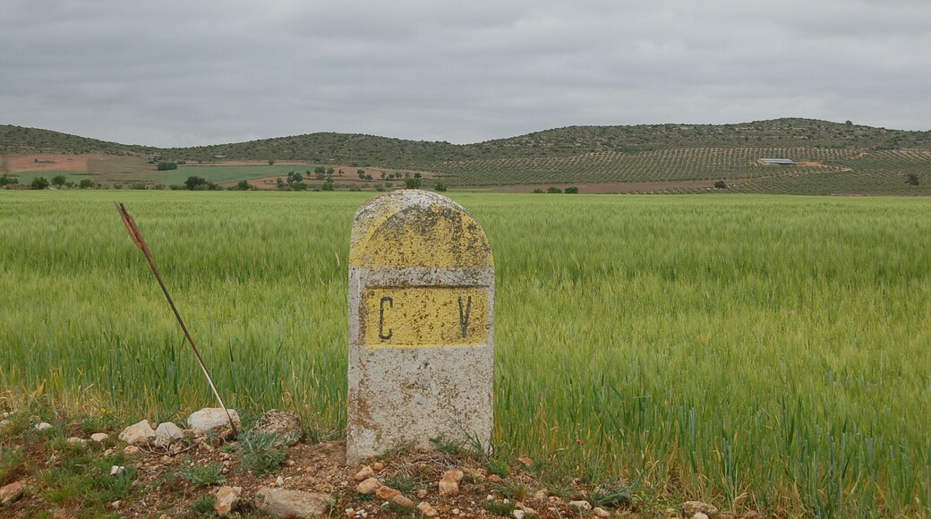 Hito kilométrico 3 carretera AB-214 (antigua B-17) entre CM-332 y Villavaliente