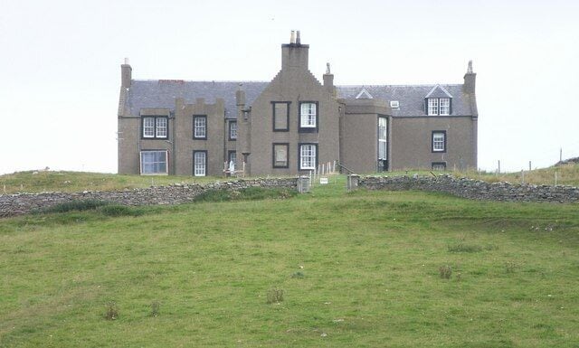 Lunna House Built from about 1660 for the Hunter family and lairds of Lunnasting, the earlist known was Robert Hunter, Chamberlain of the Lordship of Zetland.