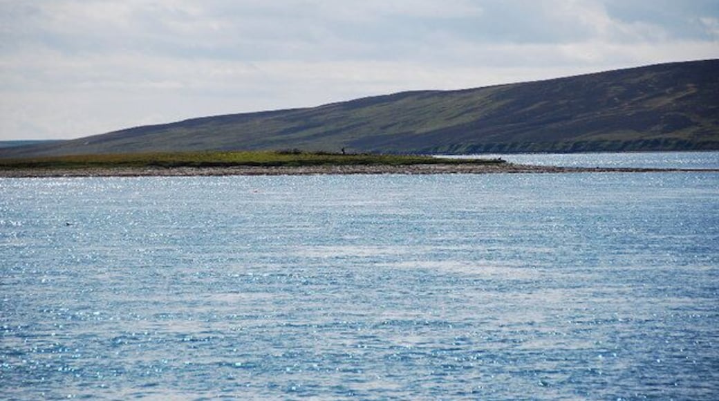 A walker on The Taing This was taken from at least a half-mile away. Amazing what modern lenses can do.