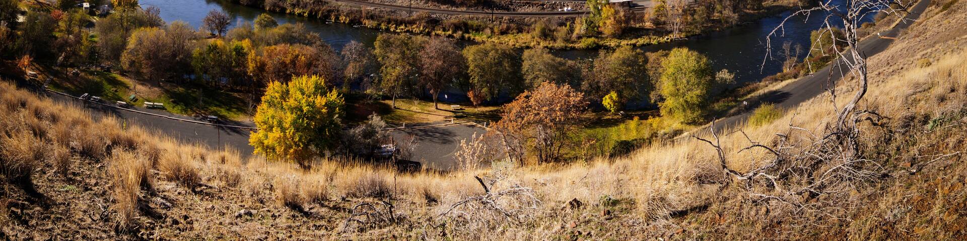A panorama of Maupin. Oregon, from Bakeoven Road.