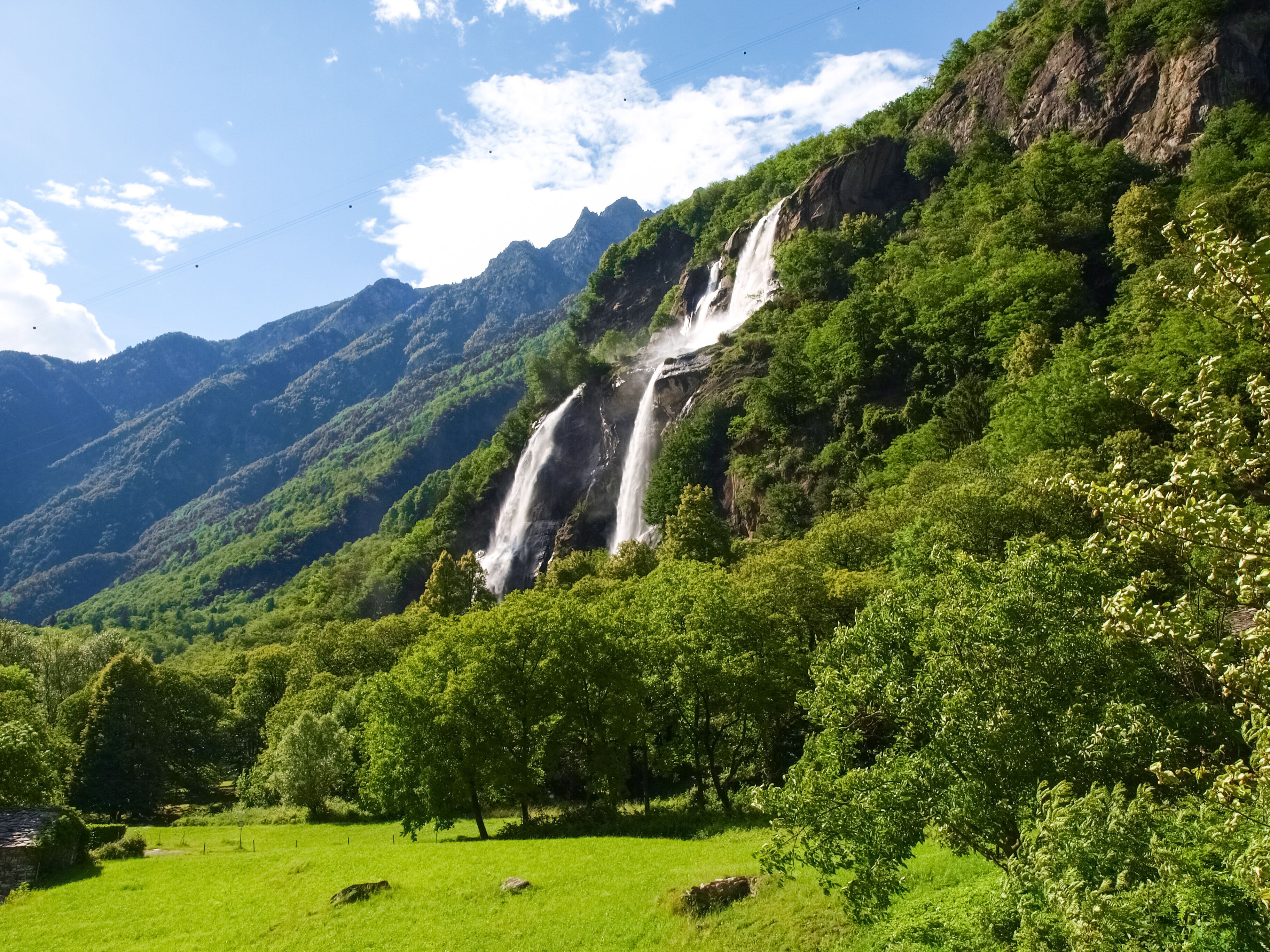 Valchiavenna, Italy: Waterfalls of  Borgonuovo