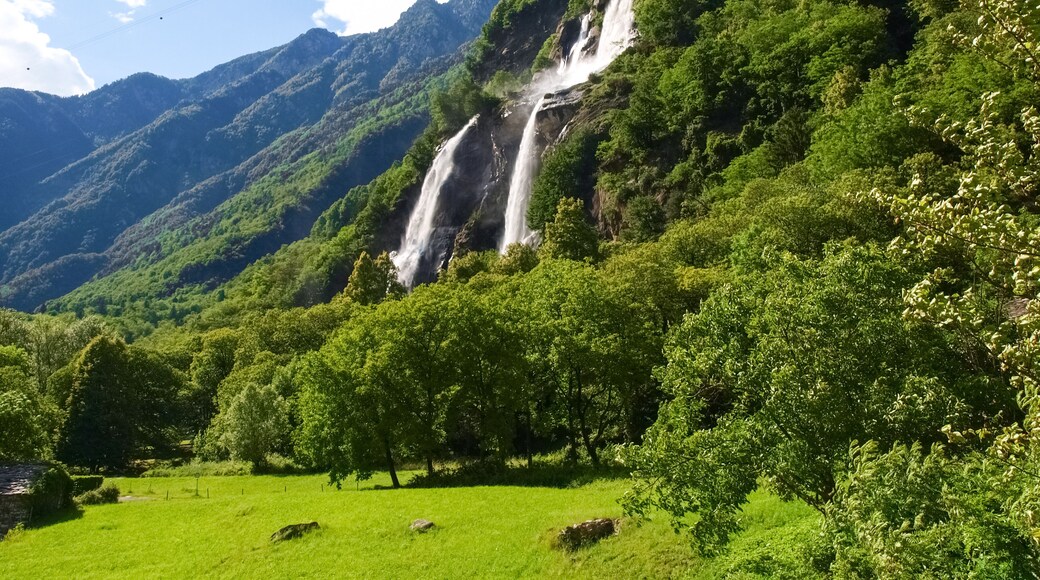Valchiavenna, Italy: Waterfalls of Borgonuovo