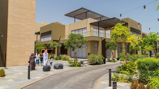 Hamala showing street scenes as well as a family