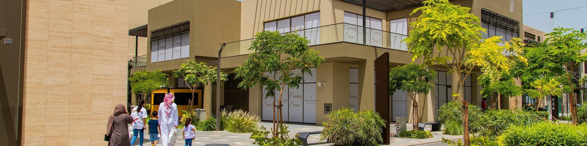 Hamala showing street scenes as well as a family