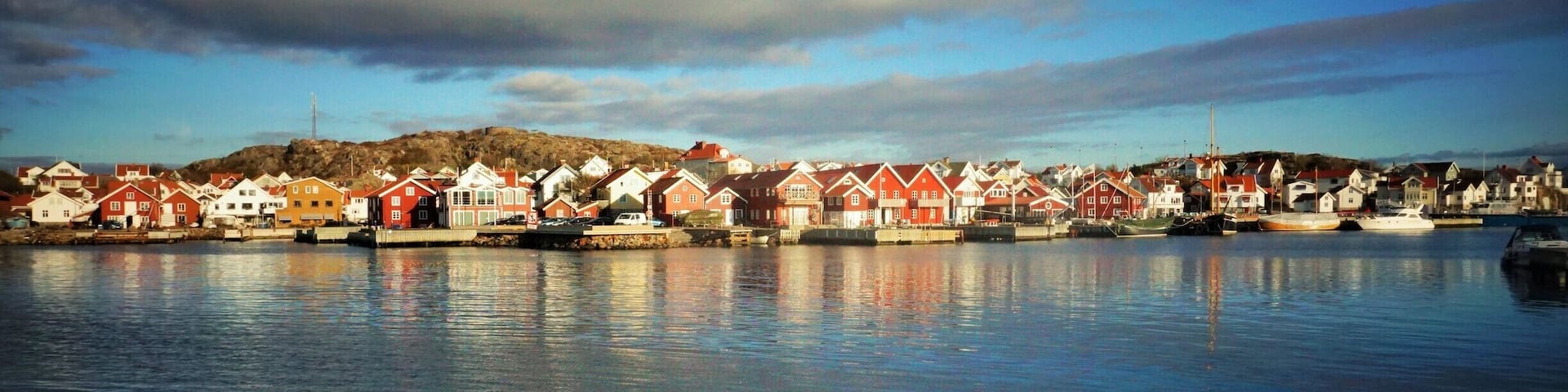 Fishing village on the south west coast of Sweden. Red wooden houses and fishing boats everywhere. #skärhann #sweden #scandinavia #sea #fishingvillage