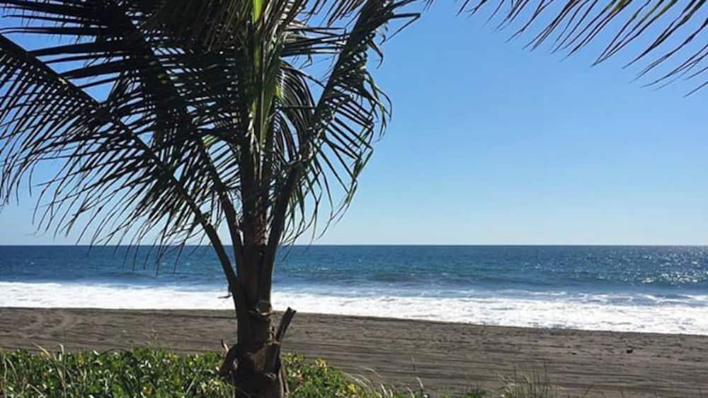 🌊#blacksandland ☀️
#guatemala#pacific