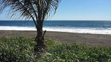 🌊#blacksandland ☀️
#guatemala#pacific