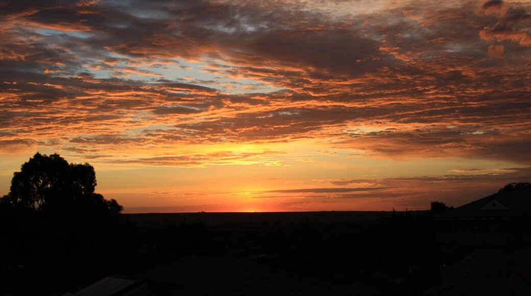 Sunrise in Darley near Bacchus Marsh, Victoria. To the east, but below the horizon is Melbourne 50km away.