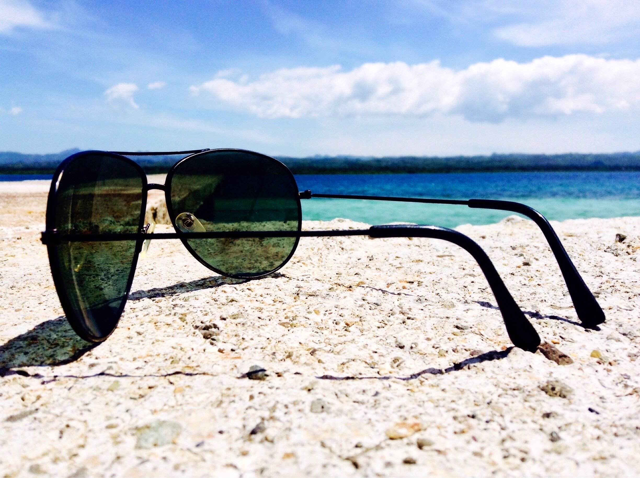 Get some color on your skin. And chase this islet before it disappears when the tide is high! 