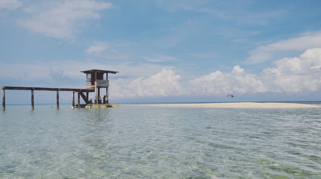 A short boat ride from Bugsay Restaurant in Pinamungahan, Cebu is this sandbar called Campalabo. You may also enjoy snorkeling not far from here.