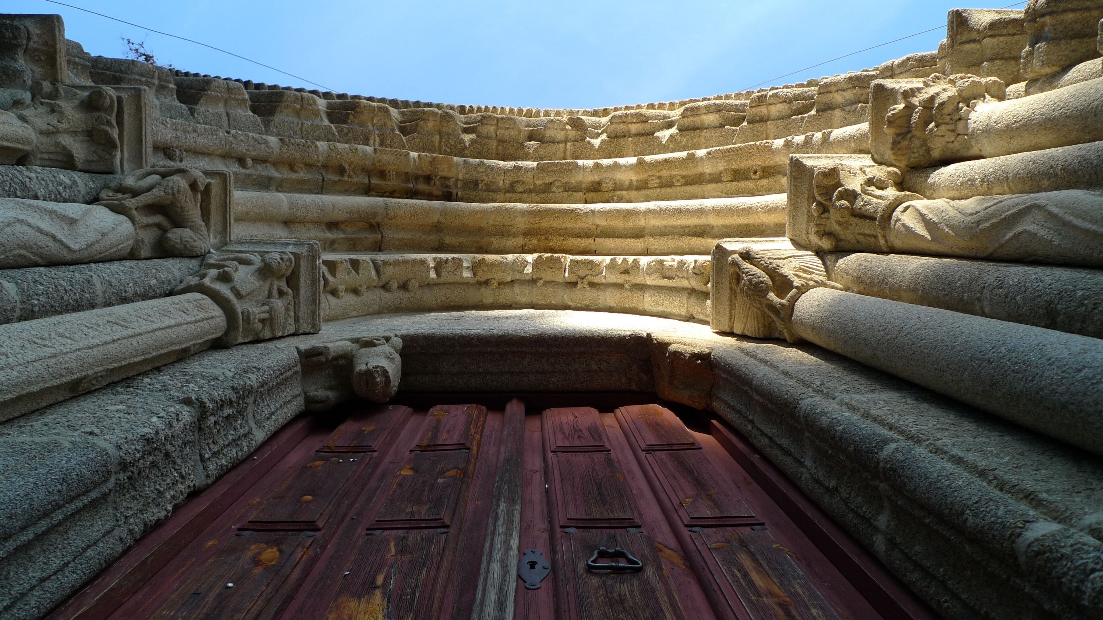 Igrexa de San Pedro de Bembibre - Taboada (Lugo) - Porta principal