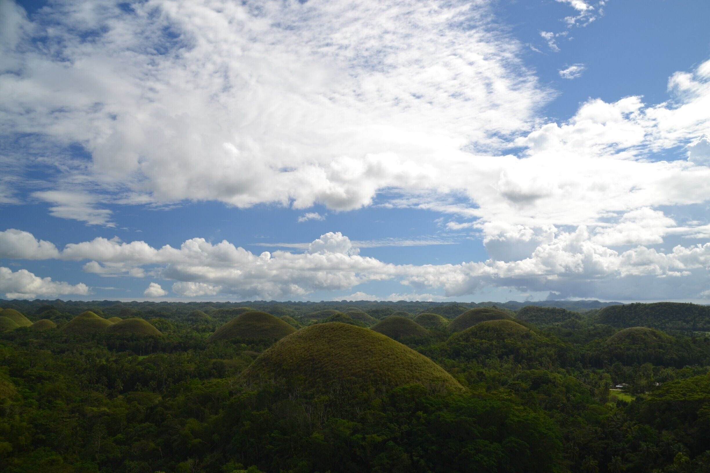 Very cool scenery and clouds today (Jan 29, 2015) in Chocolate Hills on the island of Bohol, Philippines.

#philippines #bohol #sky #scenery