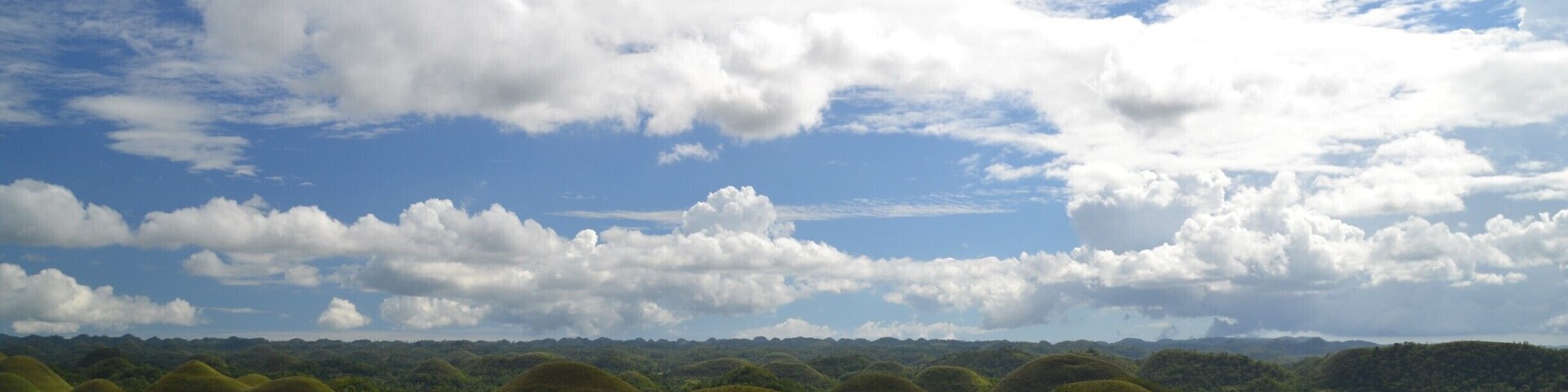Very cool scenery and clouds today (Jan 29, 2015) in Chocolate Hills on the island of Bohol, Philippines.
#philippines #bohol #sky #scenery