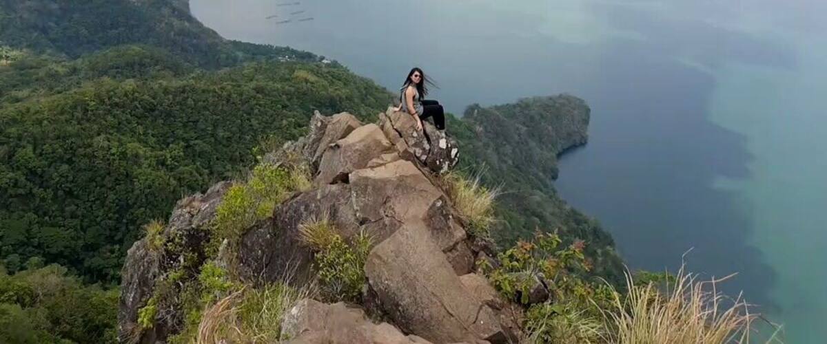 I conquered!
#its2016 #May #CuencaBatangas #MtMaculot #Rockies #Summit #Mountain #trail #adventure #achievement #thankful #vacaynerf2016