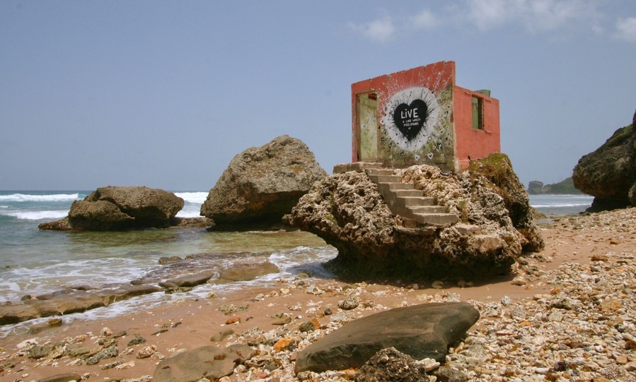 I had found this rock when I left the tour group and walked Bathsheba Beach to the North. The building has been a part of several TV shows and music videos. I believe one of them was The Bold and the Beautiful.
#BeachTips
#LocalSecrets