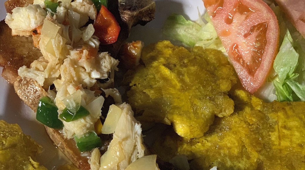 Por eso no cambio este negocio! Chuleta Can Can con Camarones y langosta! Brutal!!!