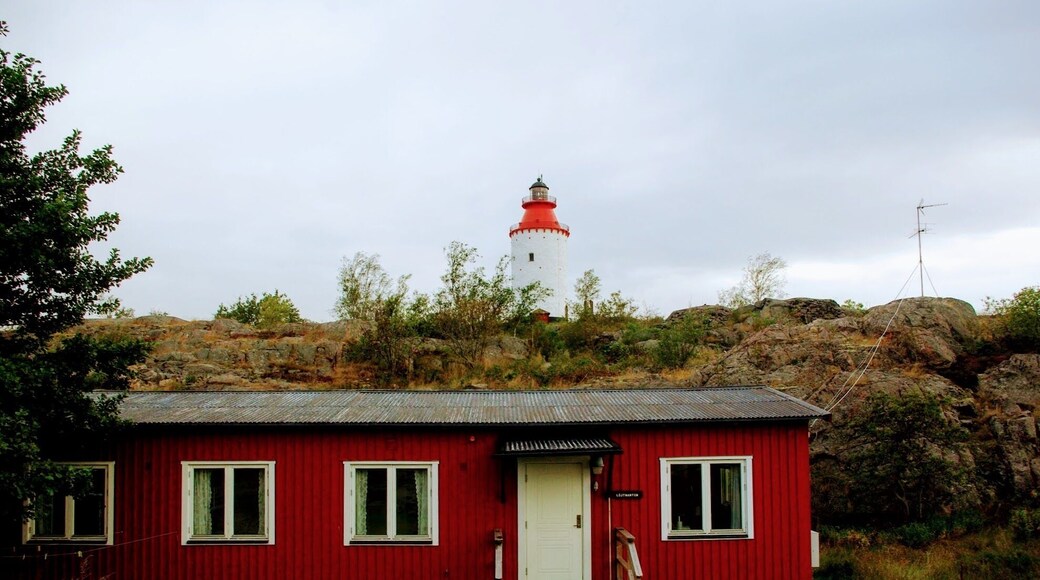 This #red cottage in Landsort, Sweden is actually a Youth Hostel.
My partner and I stayed here in Autumn and had the whole place to ourselves. Landsort is covered in very explorable old military barracks and small wild apple trees. If you ever want a getaway accessible by public transit from Stockholm, this lovely place will make you feel like you're living in a Swedish storybook.